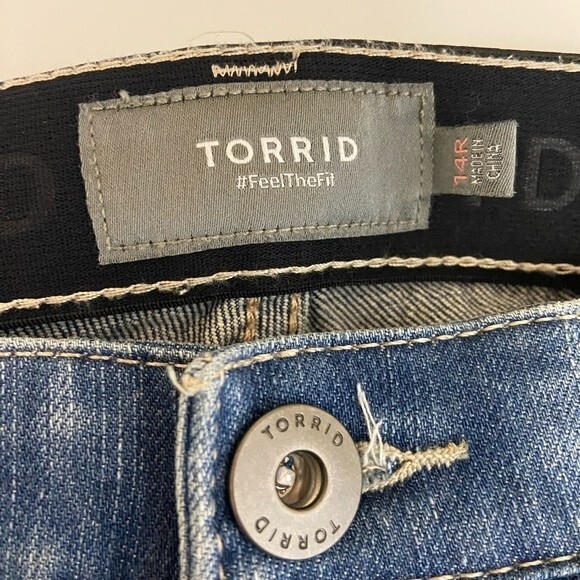 TORRID - Feel The Fit Jeans Button Fly Straight Comfort Waistband - Size 14R - Picture 3 of 7